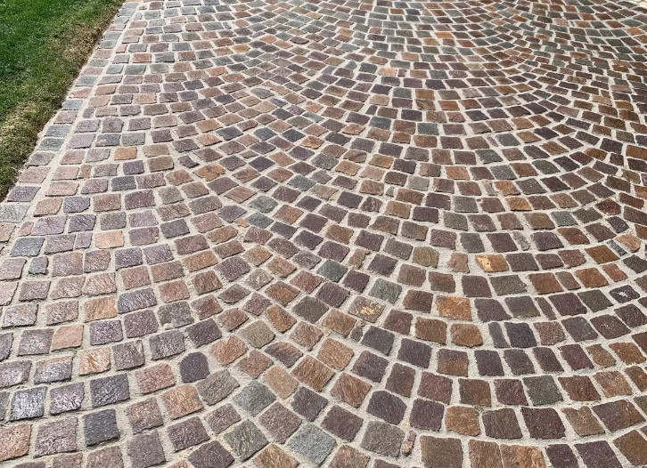 Reinigung von Pflastersteinen